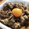 料理人笠原将弘氏の吉牛の食べテク！『濃厚&サラサラ牛丼のツープラントン』を実際にやってみました